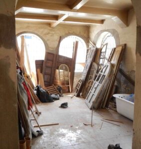 A room in the manor, pre-restoration. Photo: Jonathan Tourtellot